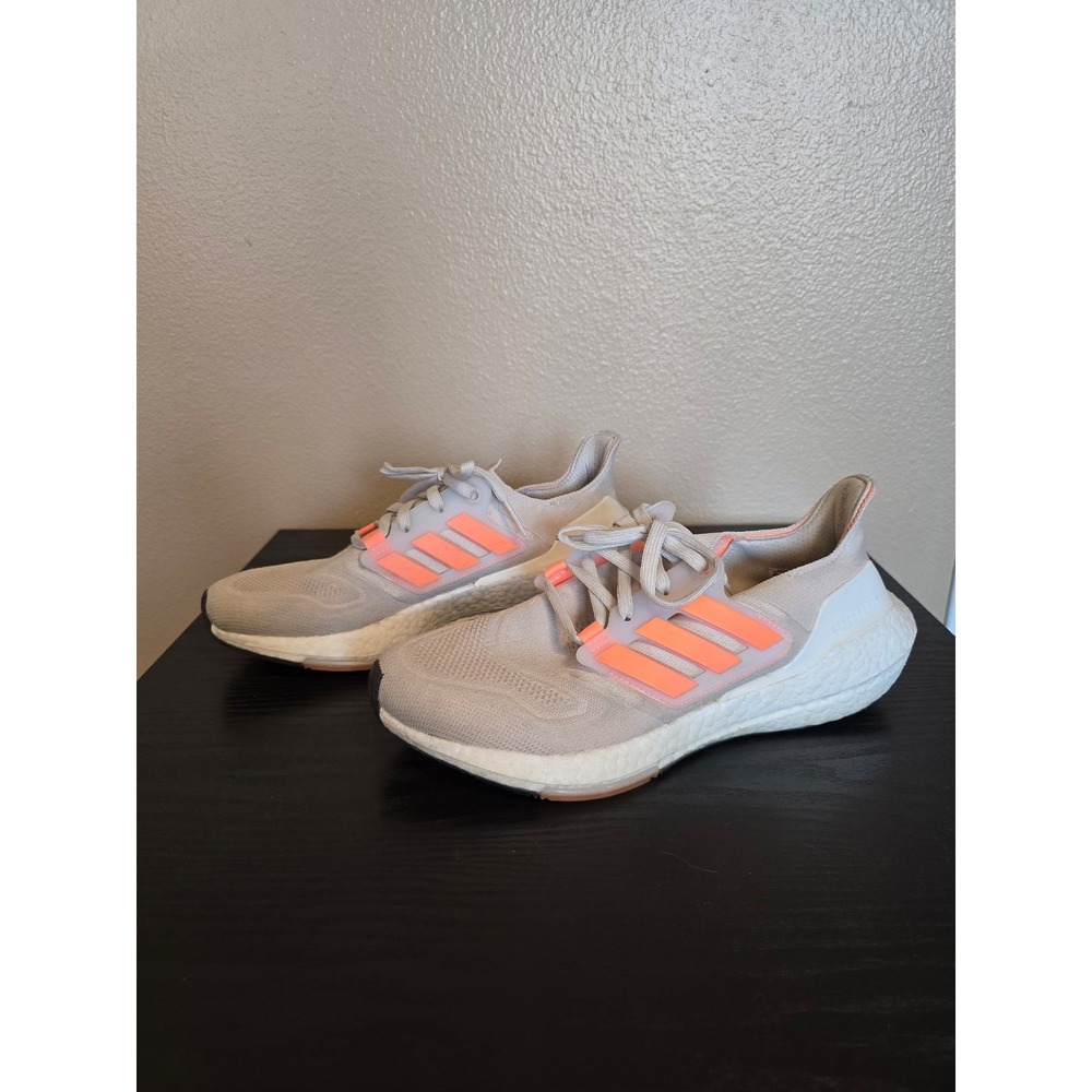 Adidas Women's Ultraboost 22‎ Sneaker / Running shoe size 9.5